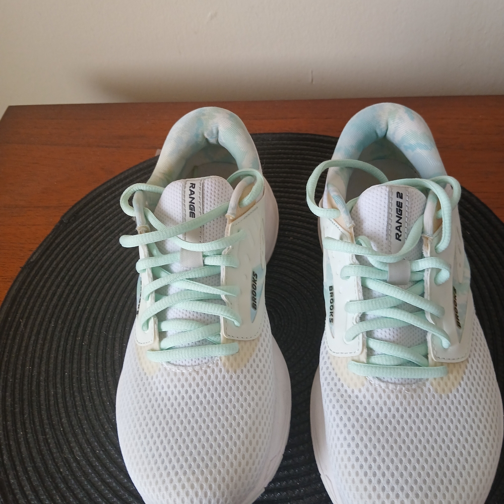 Brooks Range 2 Women's Running Sneakers in Mint & White Size 7